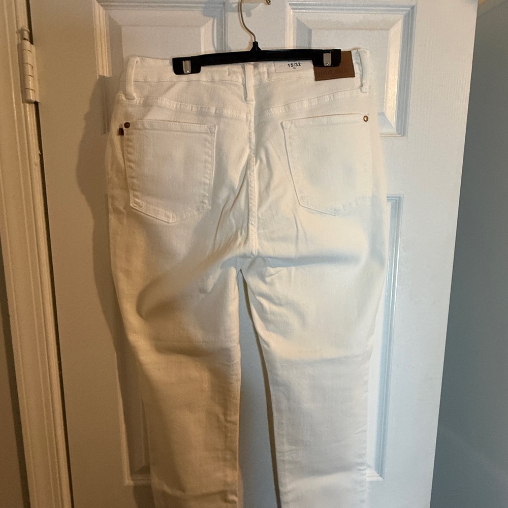 Judy Blue White Boyfriend Cut Jeans - 15 - Picture 2 of 8
